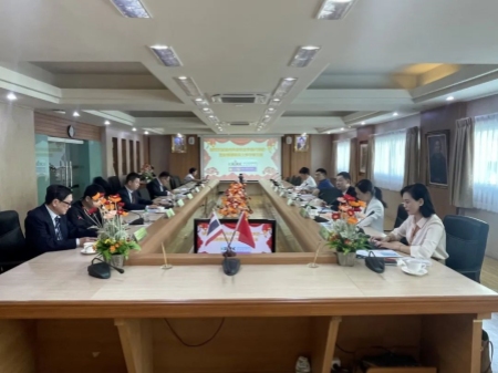 温州科技职业学院代表团一行到访泰国格乐大学